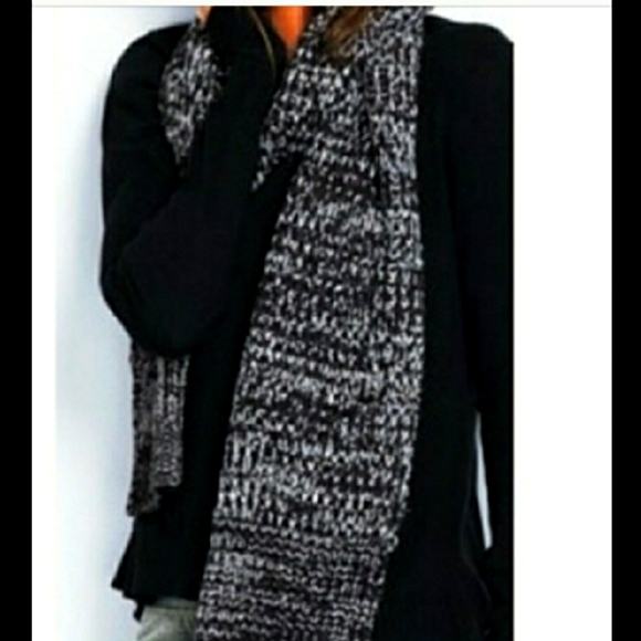 Victoria's Secret Static Oreo Scarf